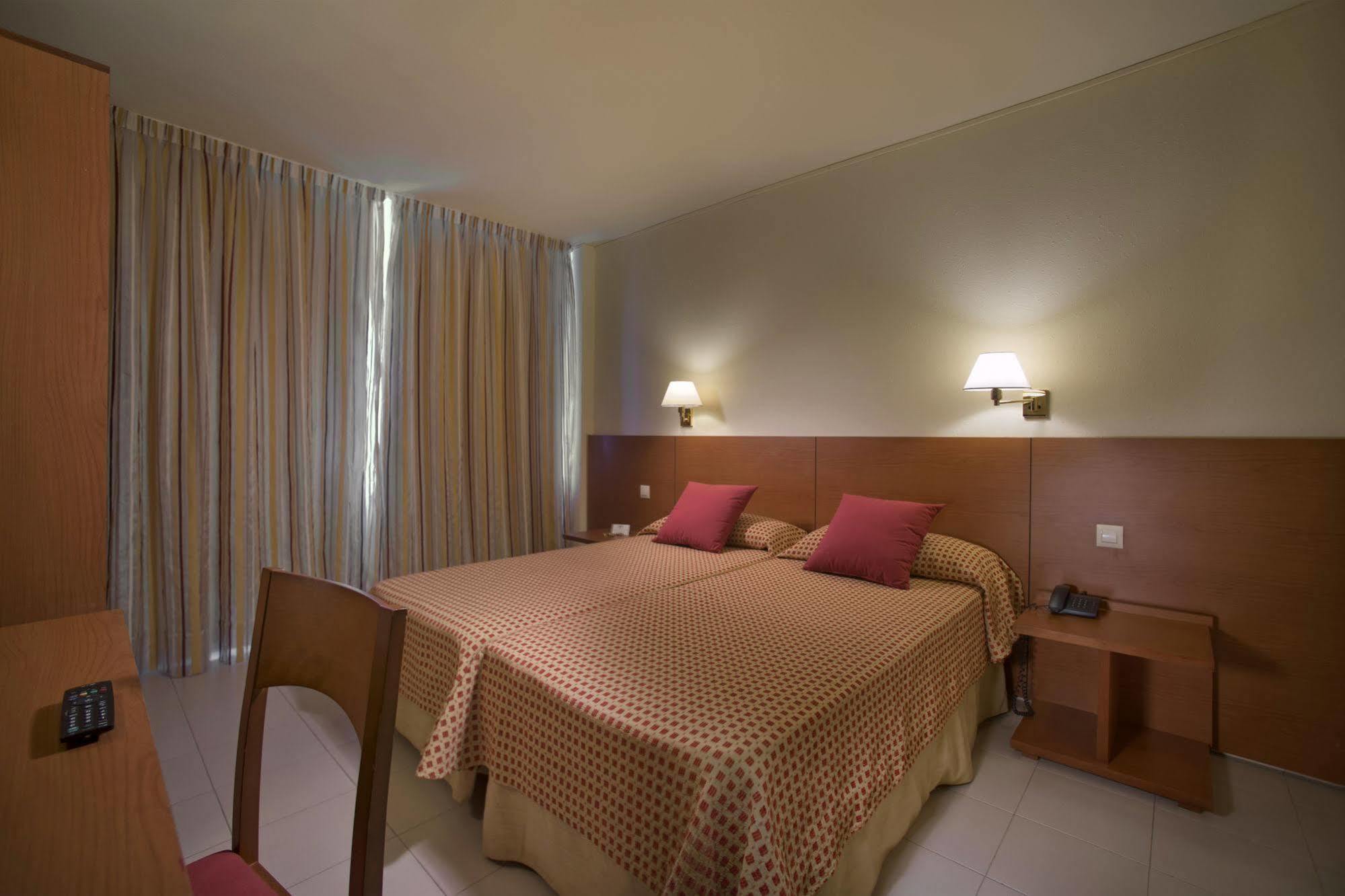 Hotel Spa Mediterraneo Park Росес Екстер'єр фото